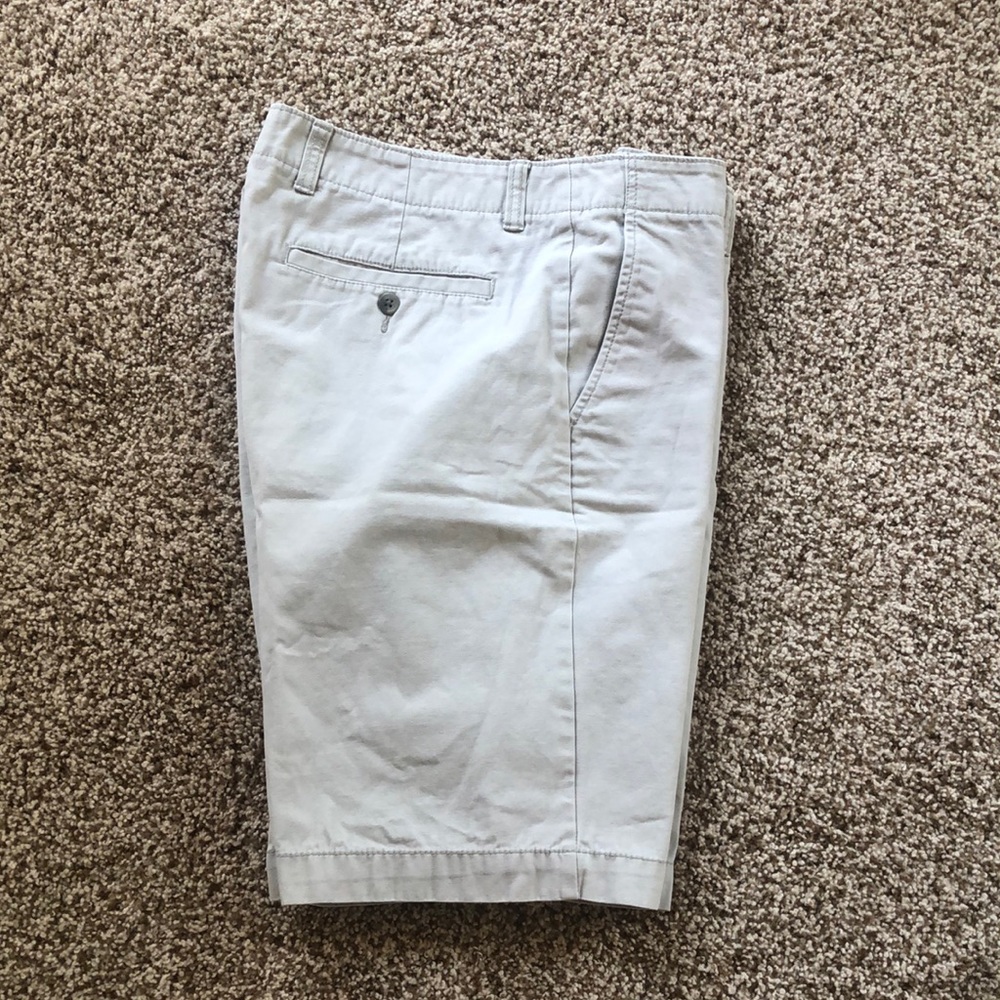 Old Navy Men’s Chino Style Shorts 33